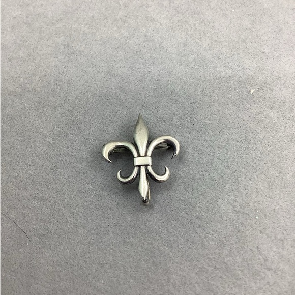 Antique Vintage Sterling Silver Fleur-de-Lis Brooch with loop - Picture 2 of 5